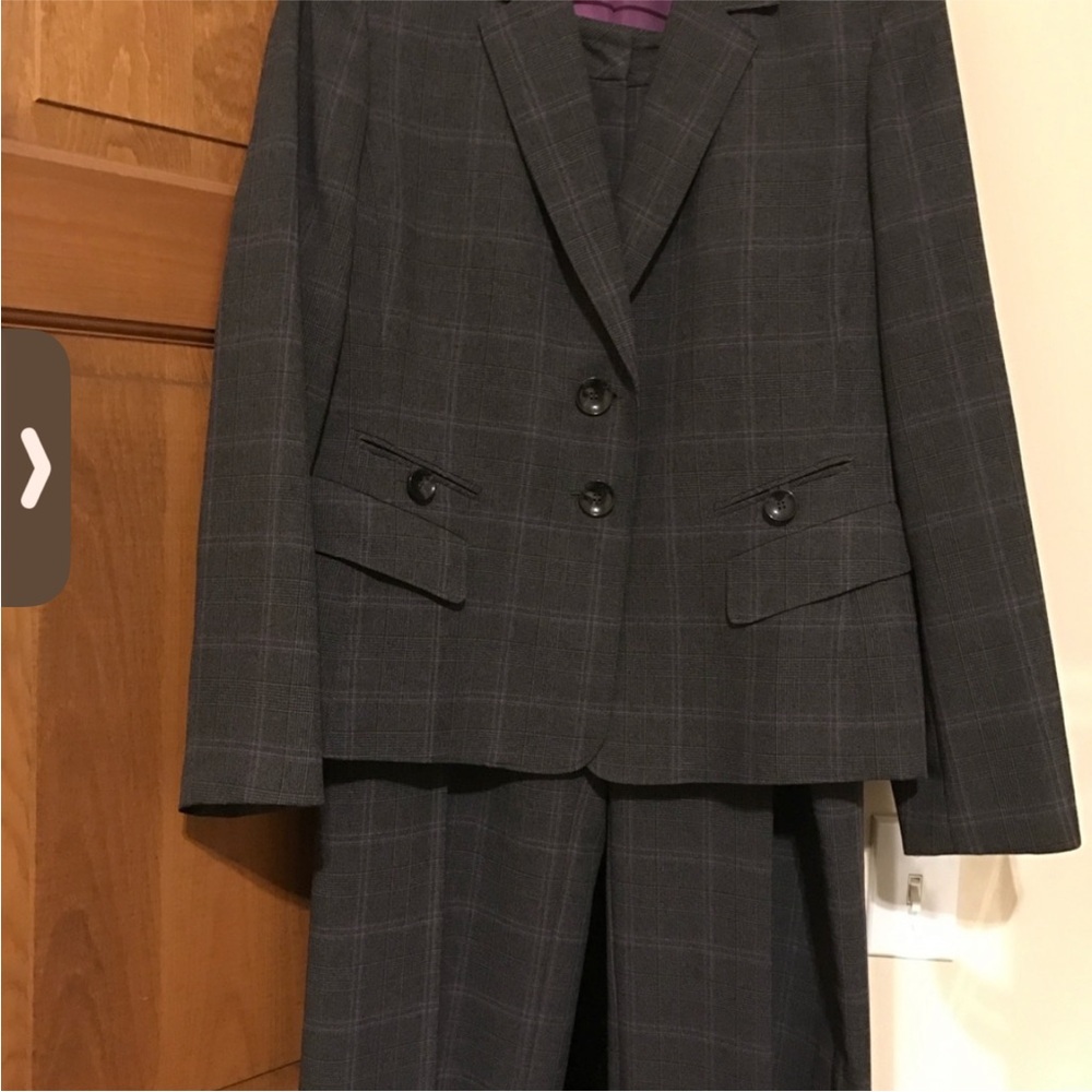 Kasper 2 piece pant suit size 16